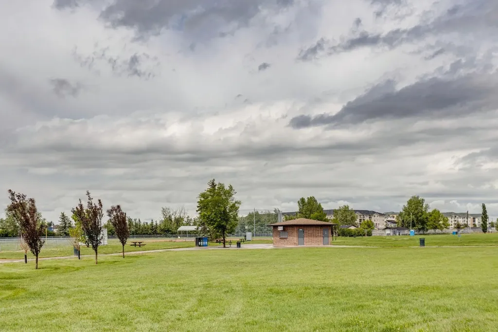132 1 Avenue NW Airdrie AB T4B 3H4