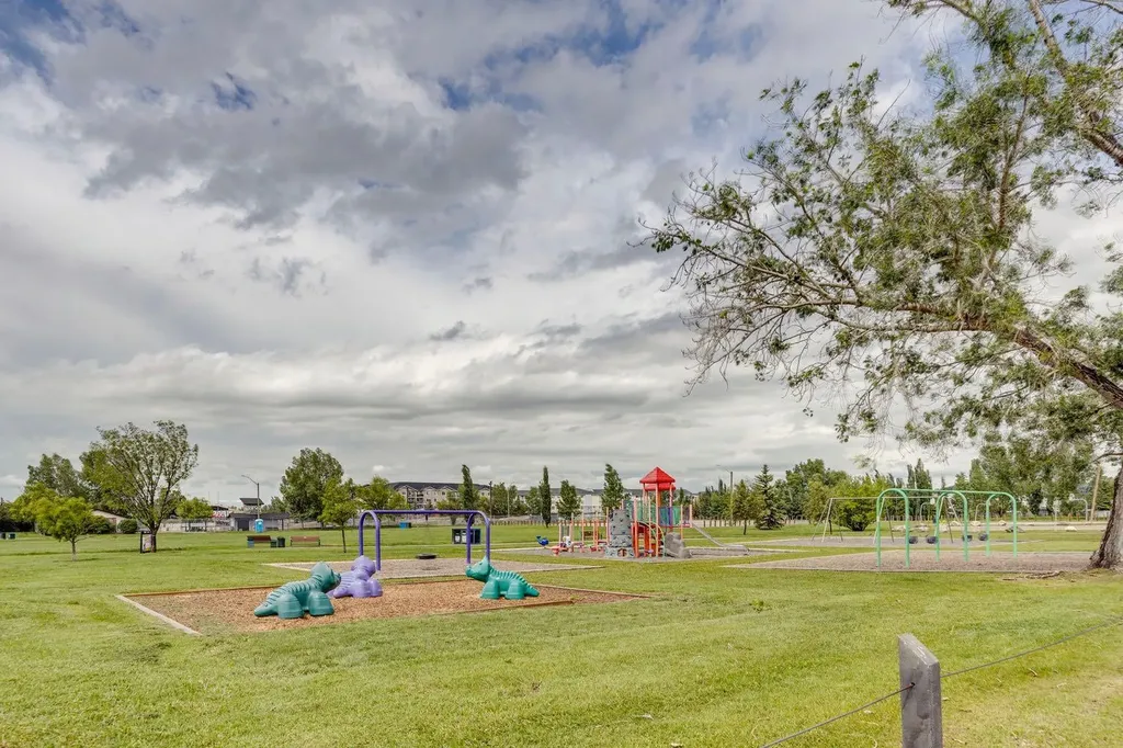 132 1 Avenue NW Airdrie AB T4B 3H4