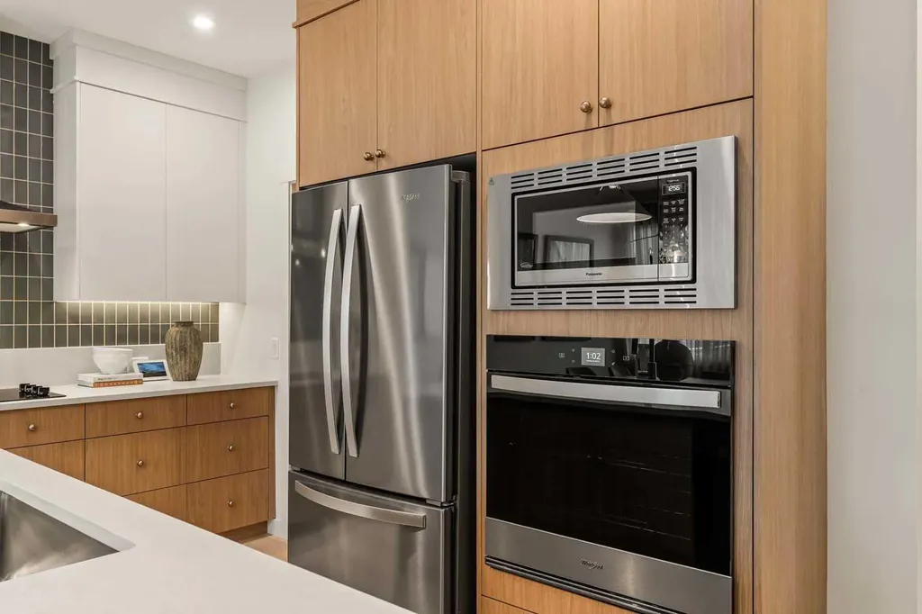 148 Lucas Green NW Calgary AB T3P 2X9