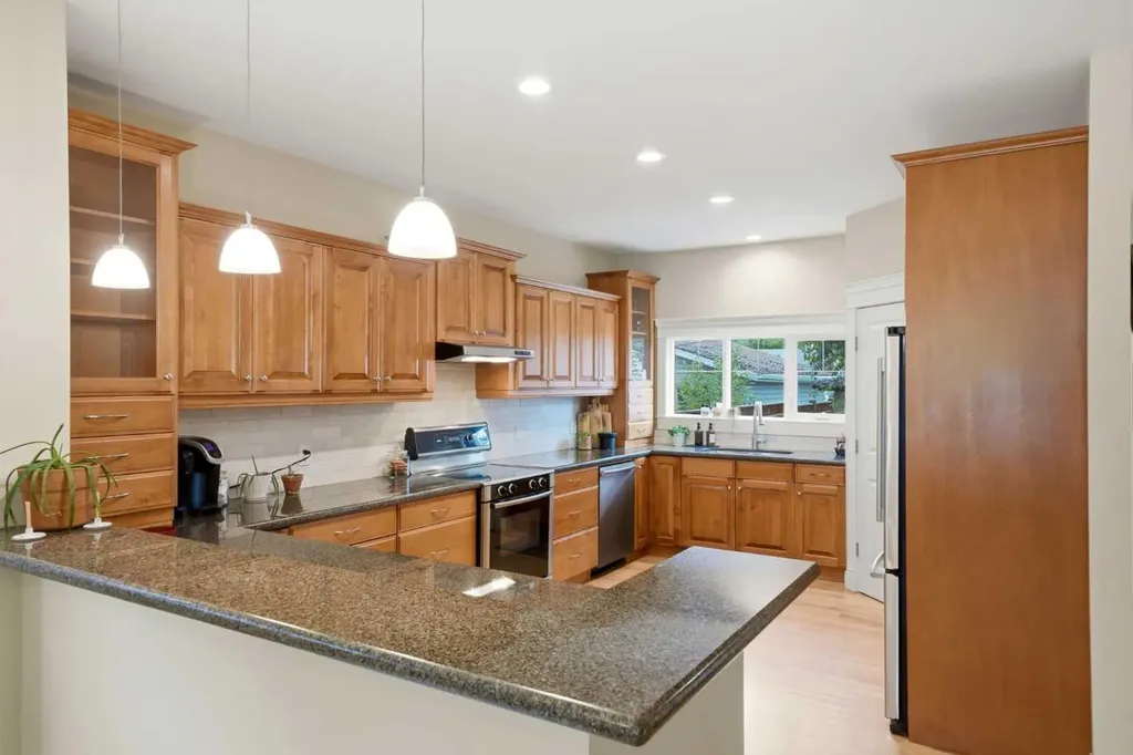 612 19 Avenue NW Calgary AB T2M 0Y8