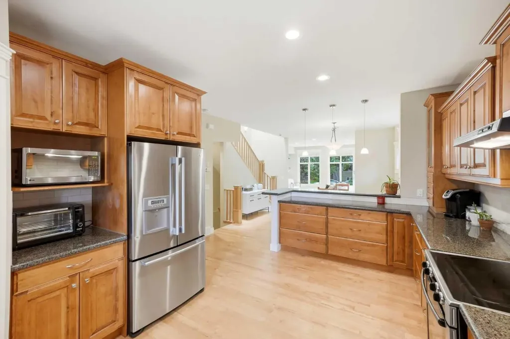 612 19 Avenue NW Calgary AB T2M 0Y8