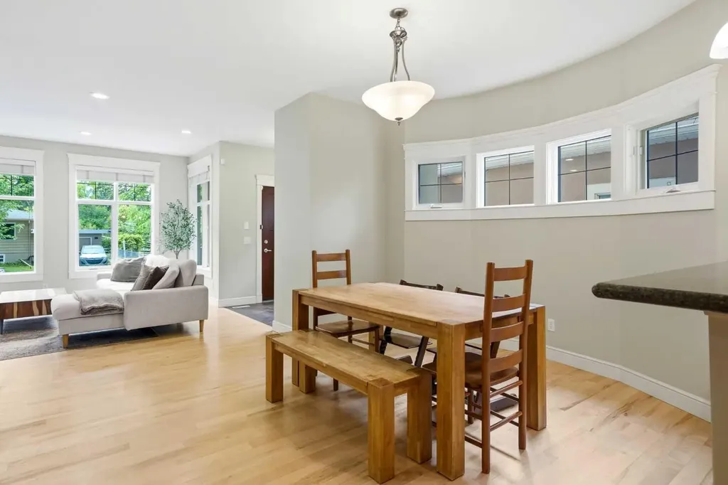 612 19 Avenue NW Calgary AB T2M 0Y8