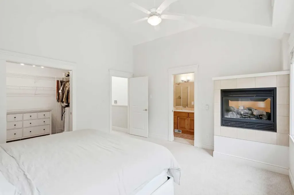 612 19 Avenue NW Calgary AB T2M 0Y8