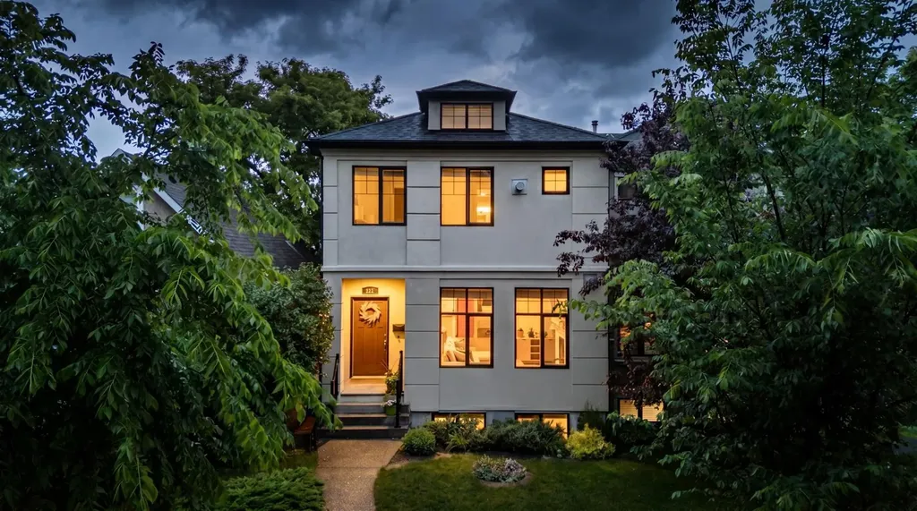 612 19 Avenue NW Calgary AB T2M 0Y8
