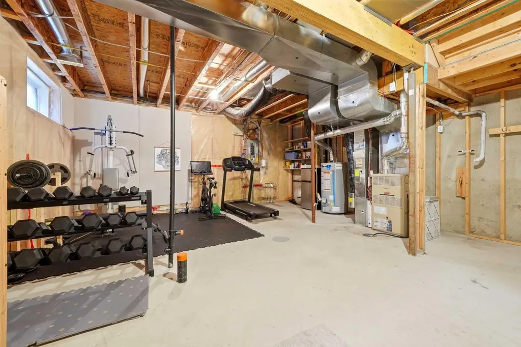 612 19 Avenue NW Calgary AB T2M 0Y8