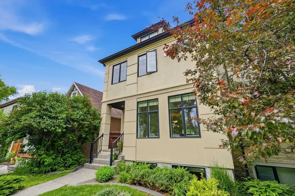 612 19 Avenue NW Calgary AB T2M 0Y8