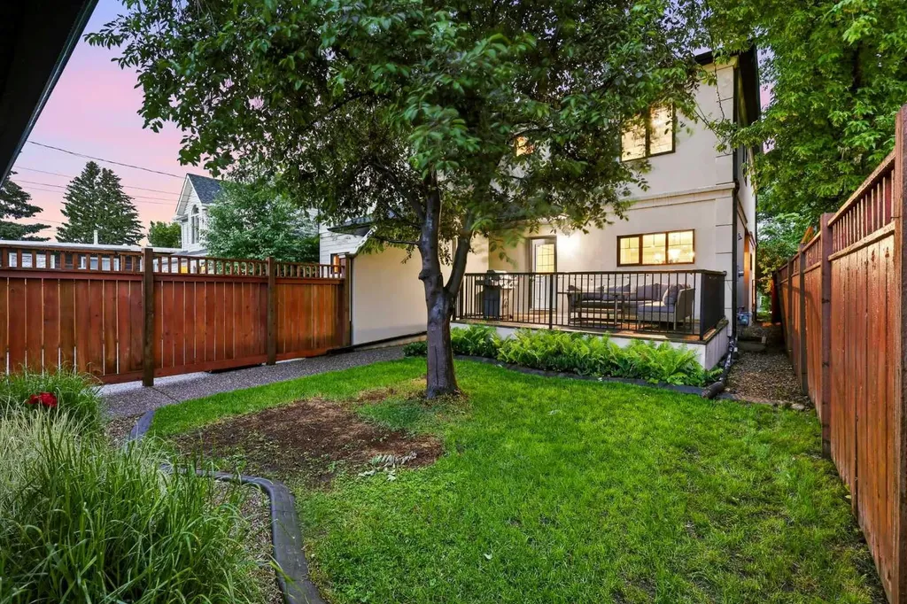 612 19 Avenue NW Calgary AB T2M 0Y8