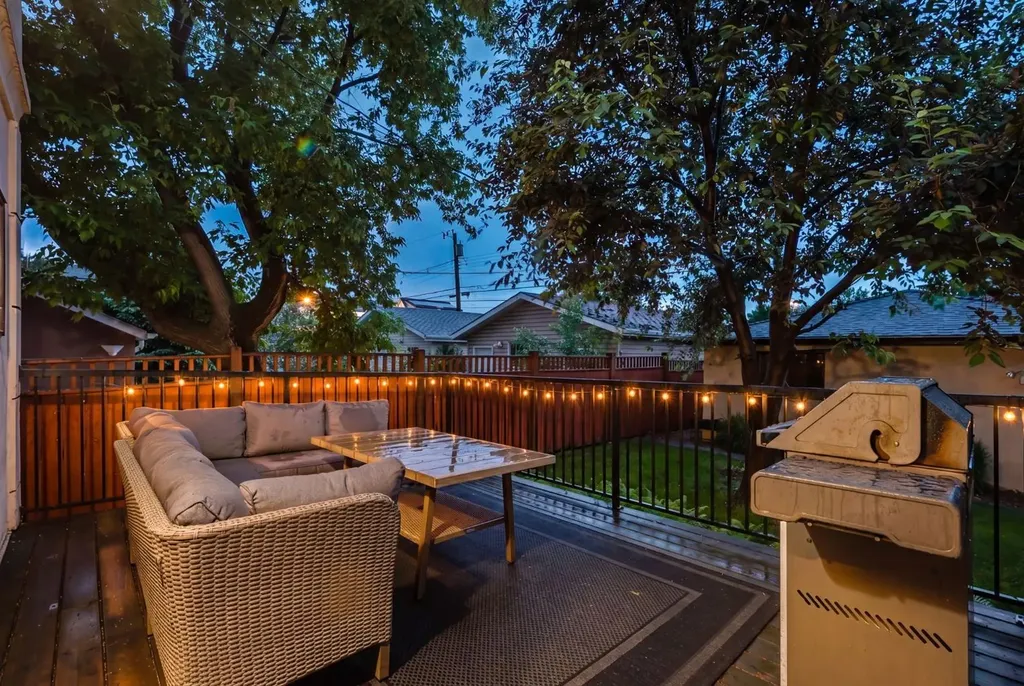 612 19 Avenue NW Calgary AB T2M 0Y8