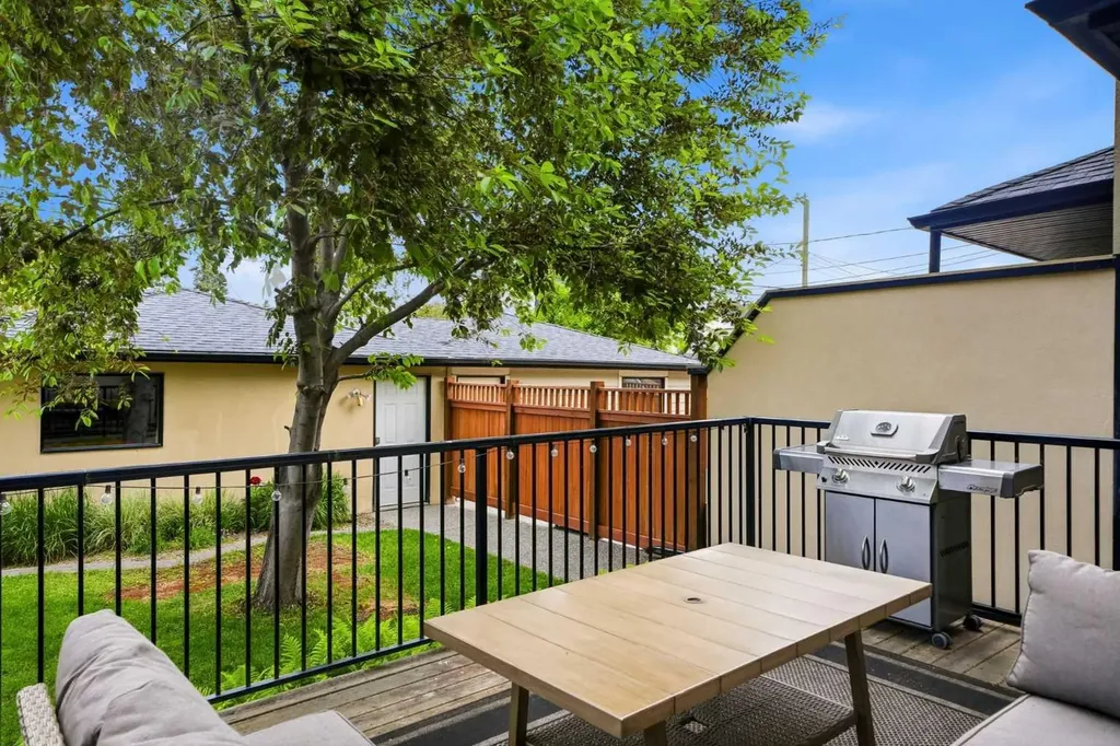 612 19 Avenue NW Calgary AB T2M 0Y8