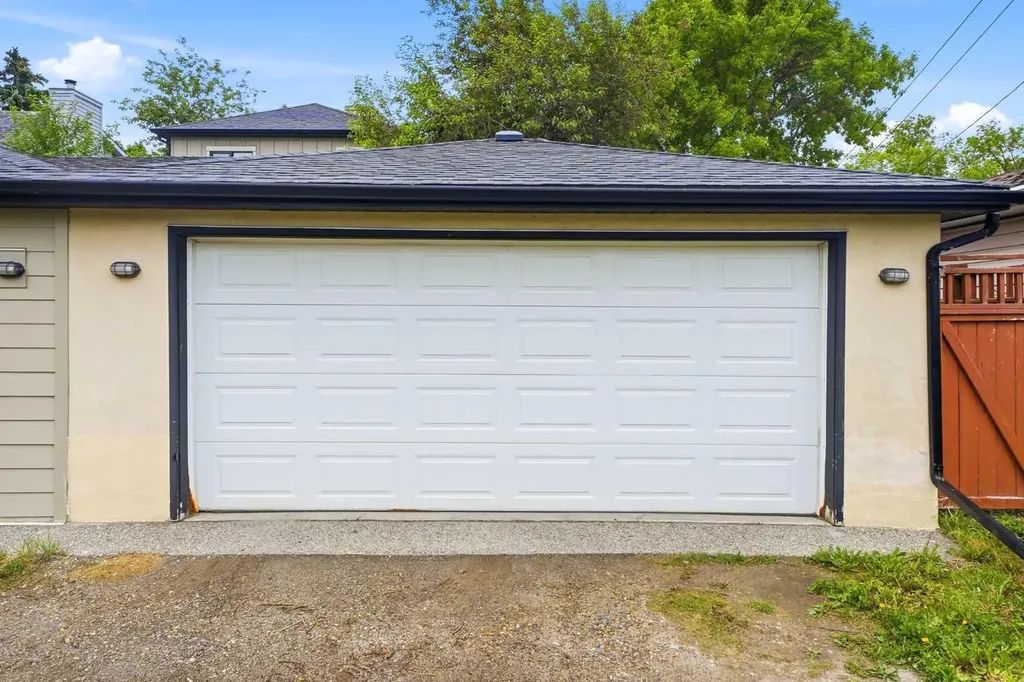612 19 Avenue NW Calgary AB T2M 0Y8