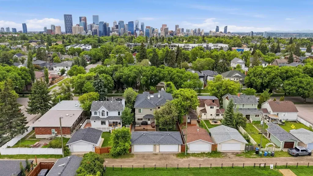612 19 Avenue NW Calgary AB T2M 0Y8