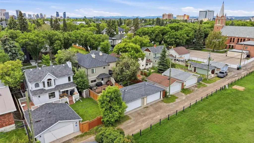 612 19 Avenue NW Calgary AB T2M 0Y8