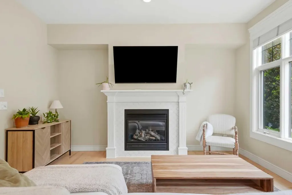 612 19 Avenue NW Calgary AB T2M 0Y8