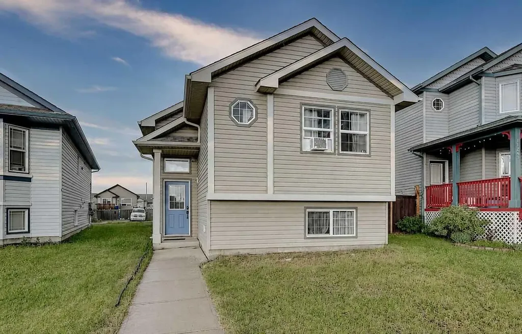 11246 74 Avenue Grande Prairie AB T6W0C6