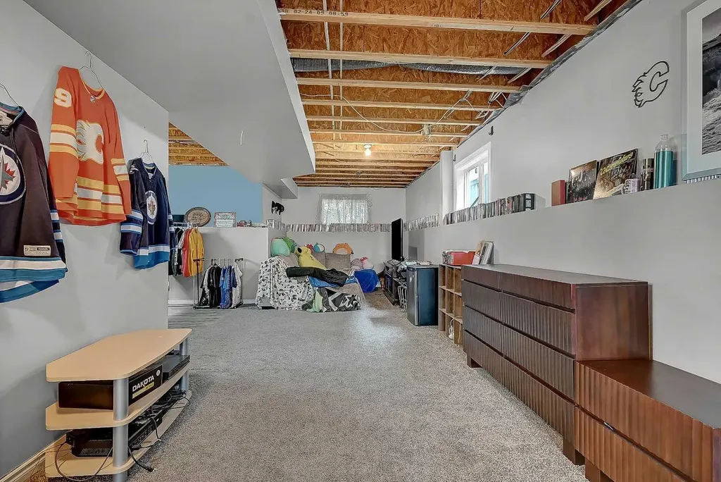 11246 74 Avenue Grande Prairie AB T6W0C6