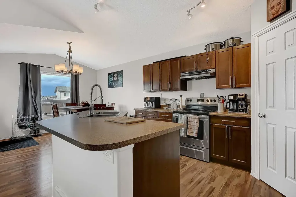 11246 74 Avenue Grande Prairie AB T6W0C6