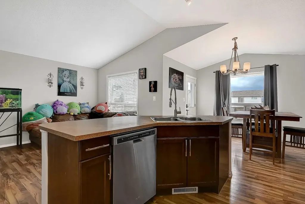11246 74 Avenue Grande Prairie AB T6W0C6