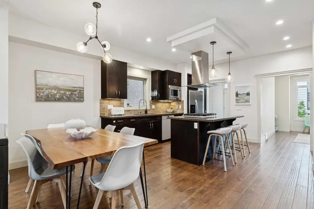 3039 27 Street SW Calgary AB T3E 2G6