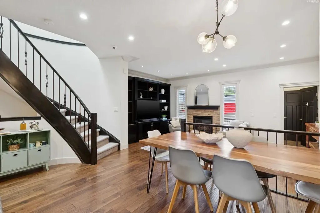 3039 27 Street SW Calgary AB T3E 2G6