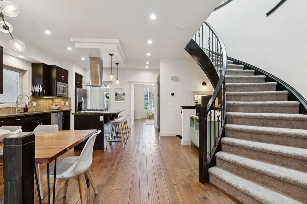 3039 27 Street SW Calgary AB T3E 2G6