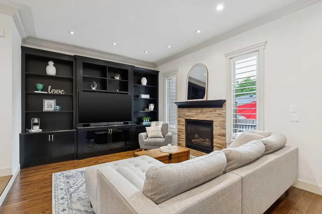 3039 27 Street SW Calgary AB T3E 2G6