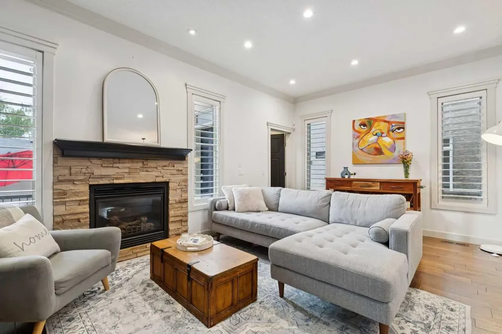 3039 27 Street SW Calgary AB T3E 2G6