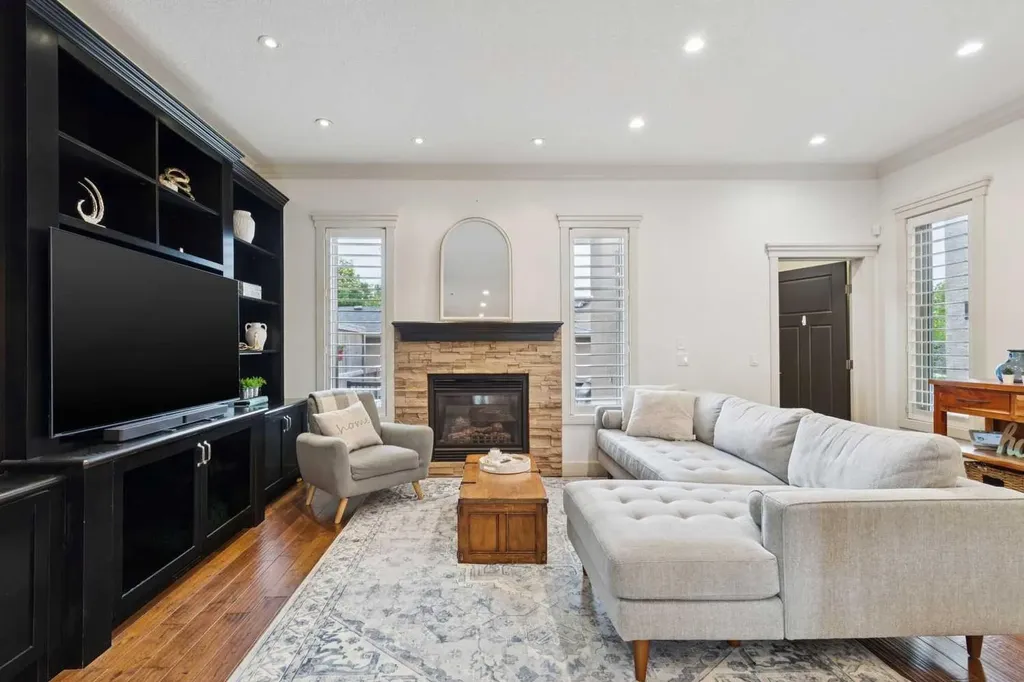 3039 27 Street SW Calgary AB T3E 2G6