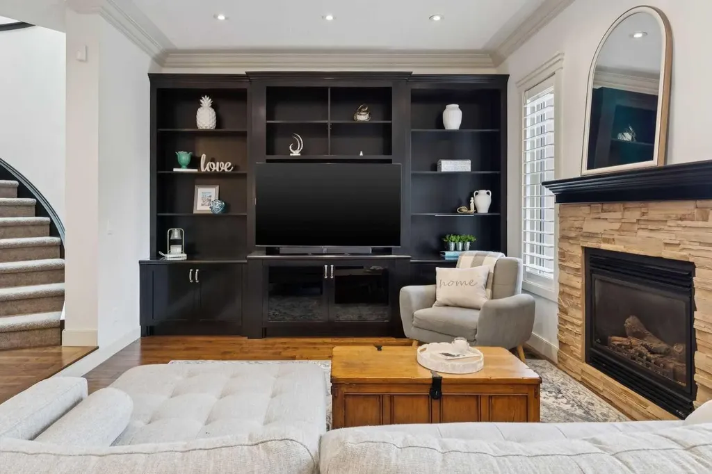 3039 27 Street SW Calgary AB T3E 2G6