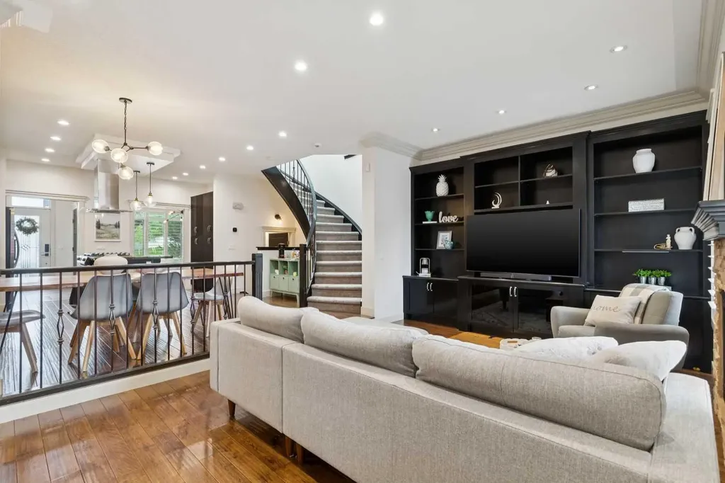 3039 27 Street SW Calgary AB T3E 2G6