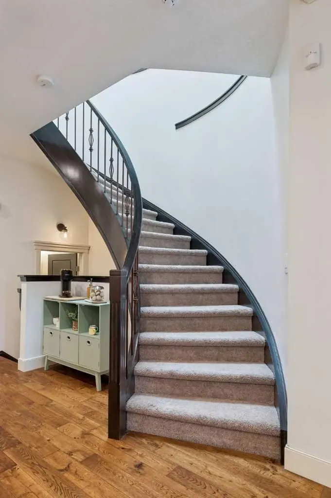 3039 27 Street SW Calgary AB T3E 2G6