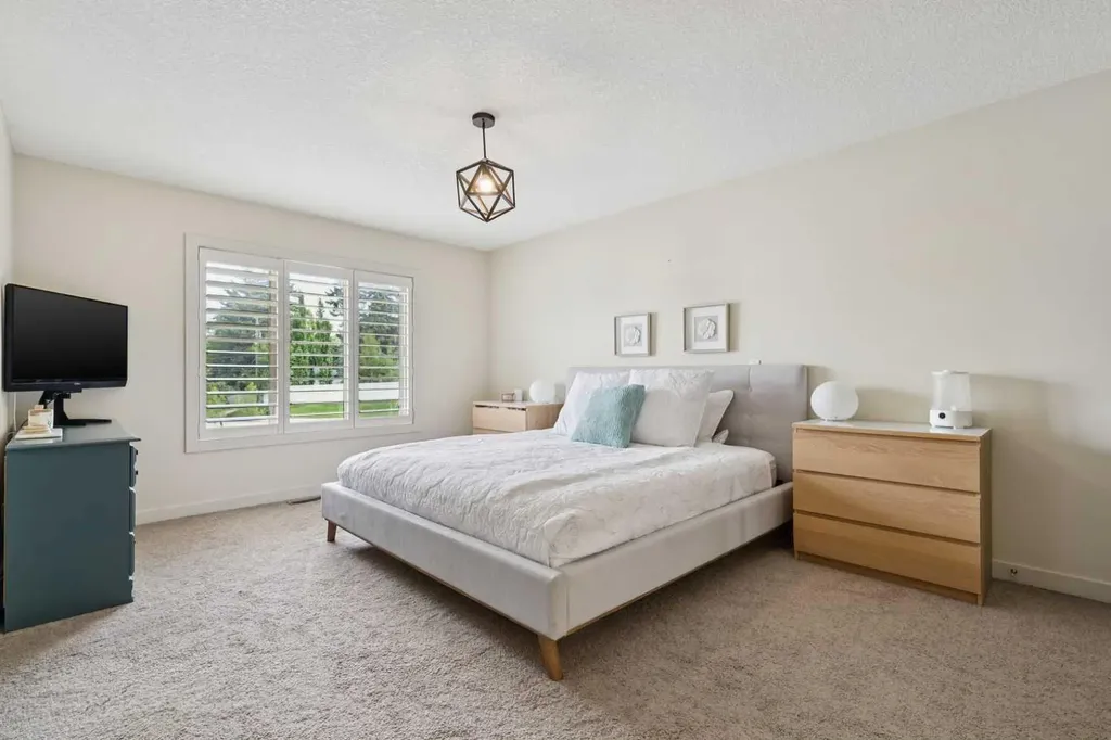 3039 27 Street SW Calgary AB T3E 2G6
