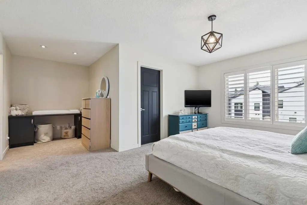 3039 27 Street SW Calgary AB T3E 2G6