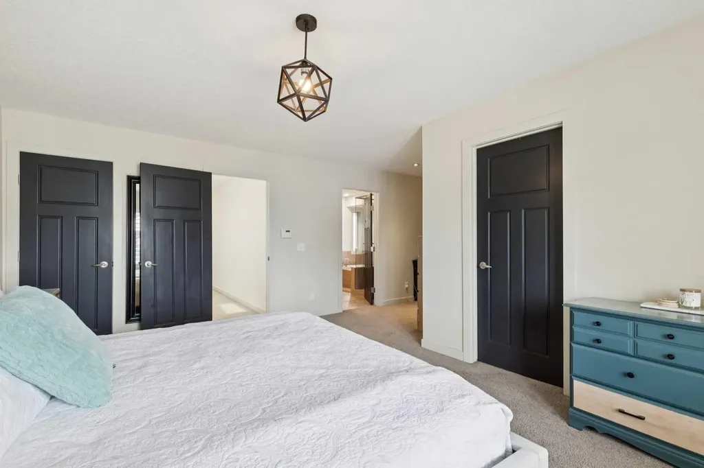 3039 27 Street SW Calgary AB T3E 2G6