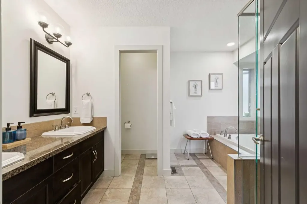 3039 27 Street SW Calgary AB T3E 2G6