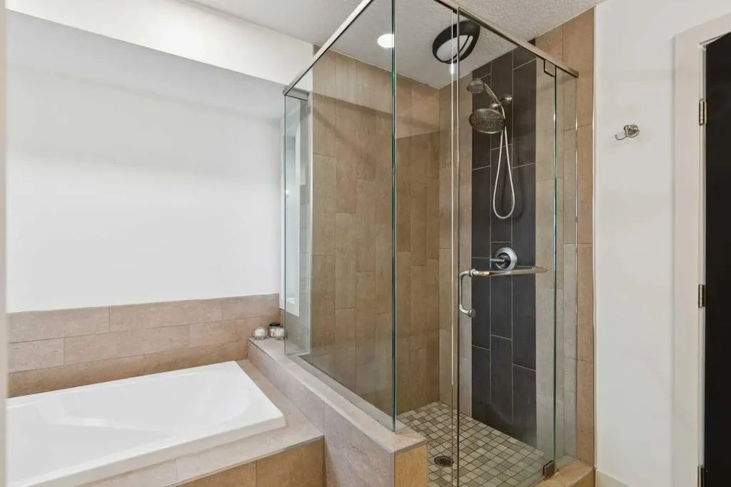 3039 27 Street SW Calgary AB T3E 2G6