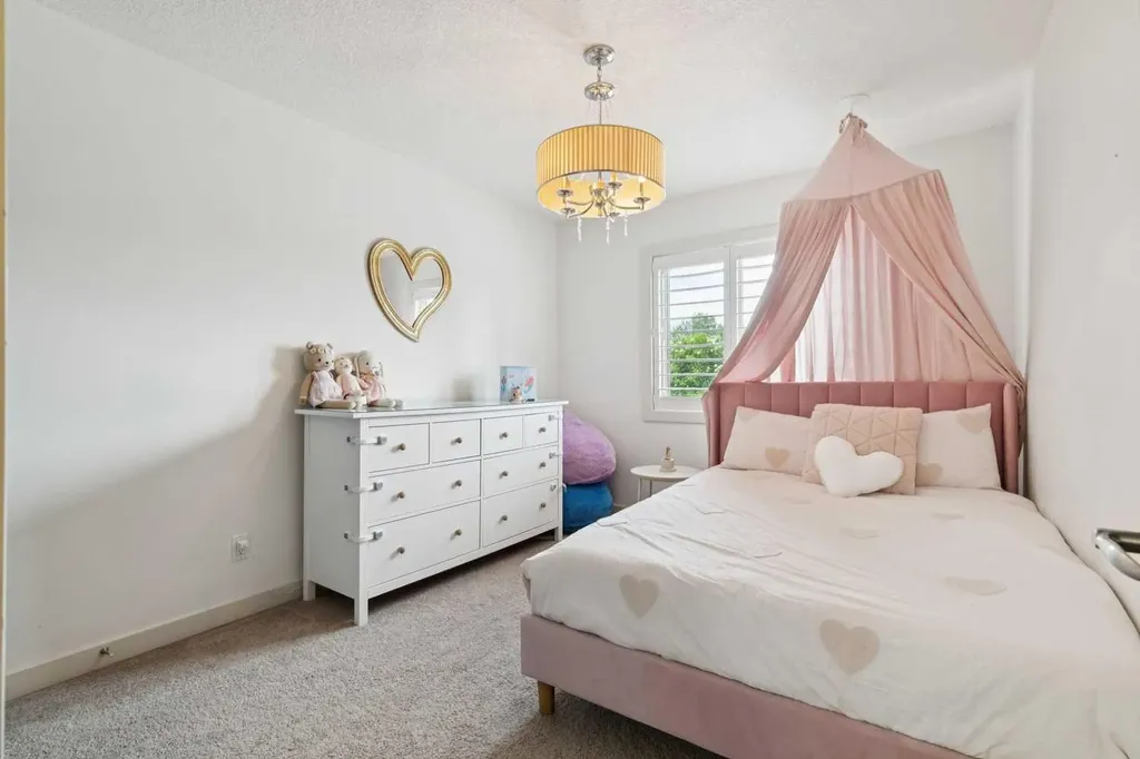 3039 27 Street SW Calgary AB T3E 2G6