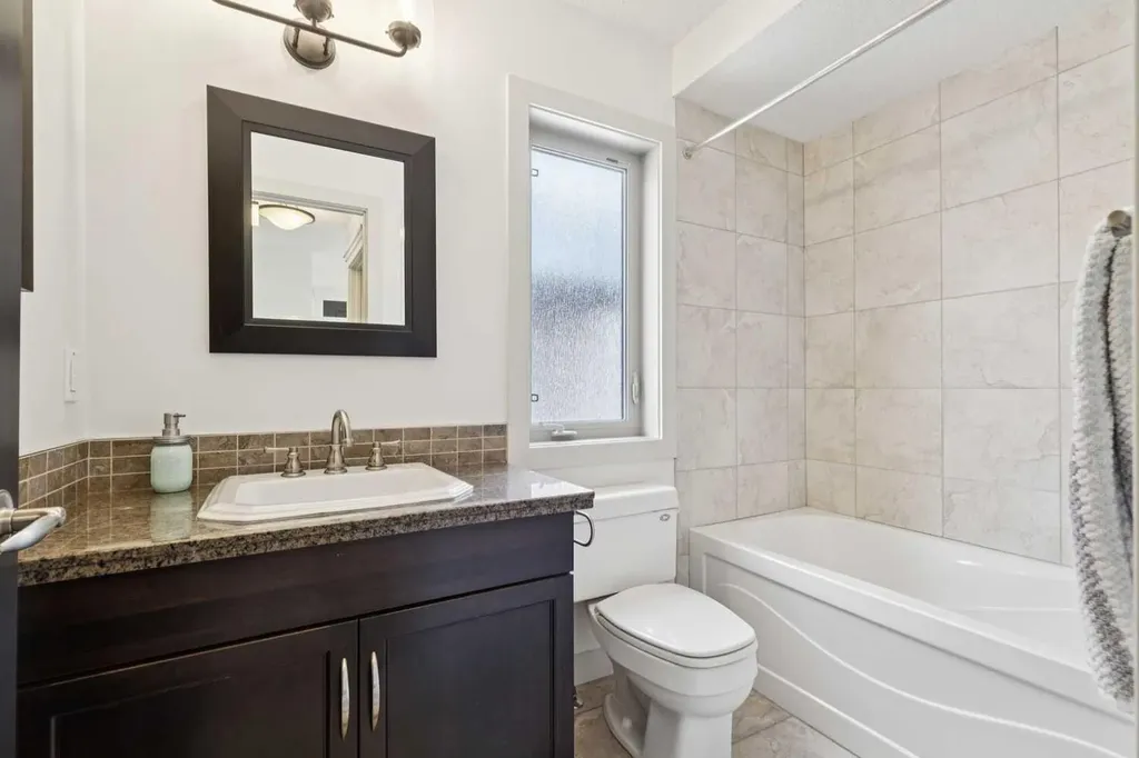 3039 27 Street SW Calgary AB T3E 2G6