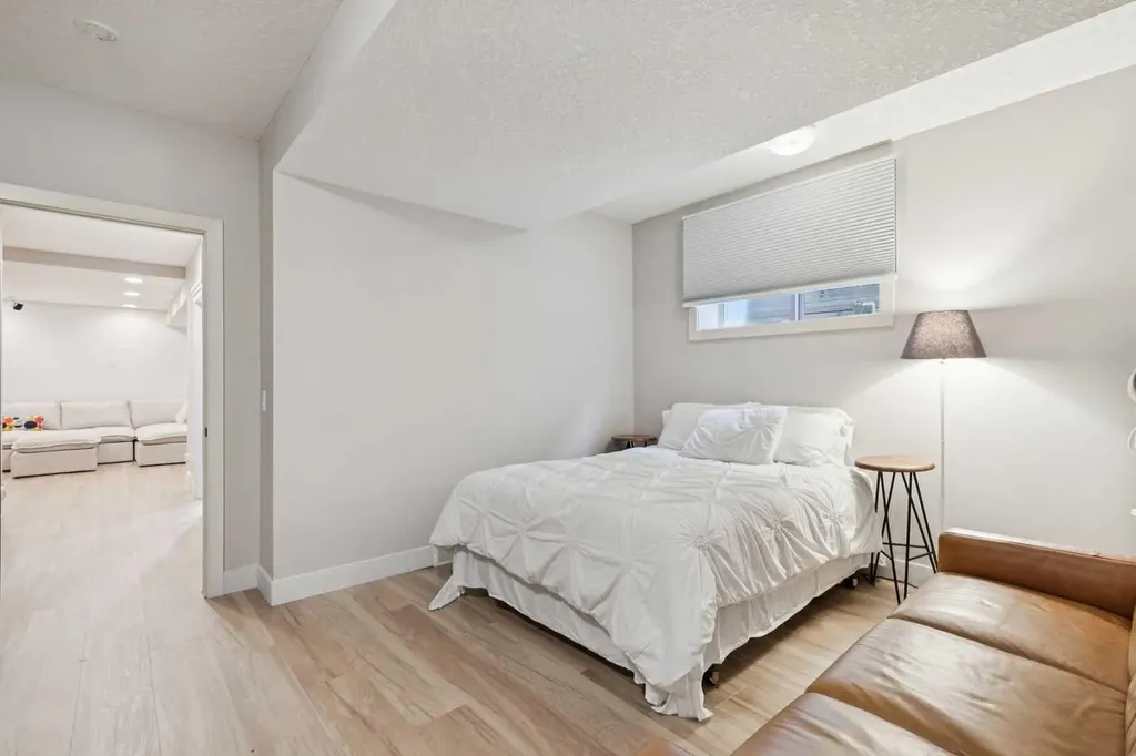 3039 27 Street SW Calgary AB T3E 2G6