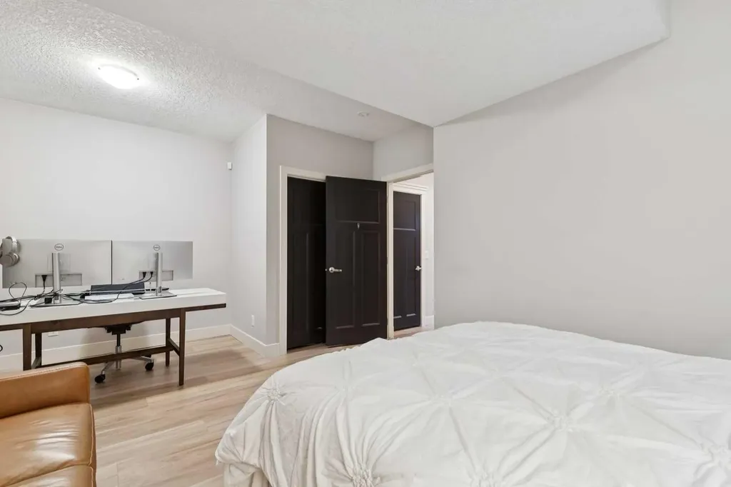 3039 27 Street SW Calgary AB T3E 2G6