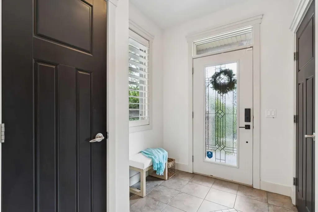 3039 27 Street SW Calgary AB T3E 2G6