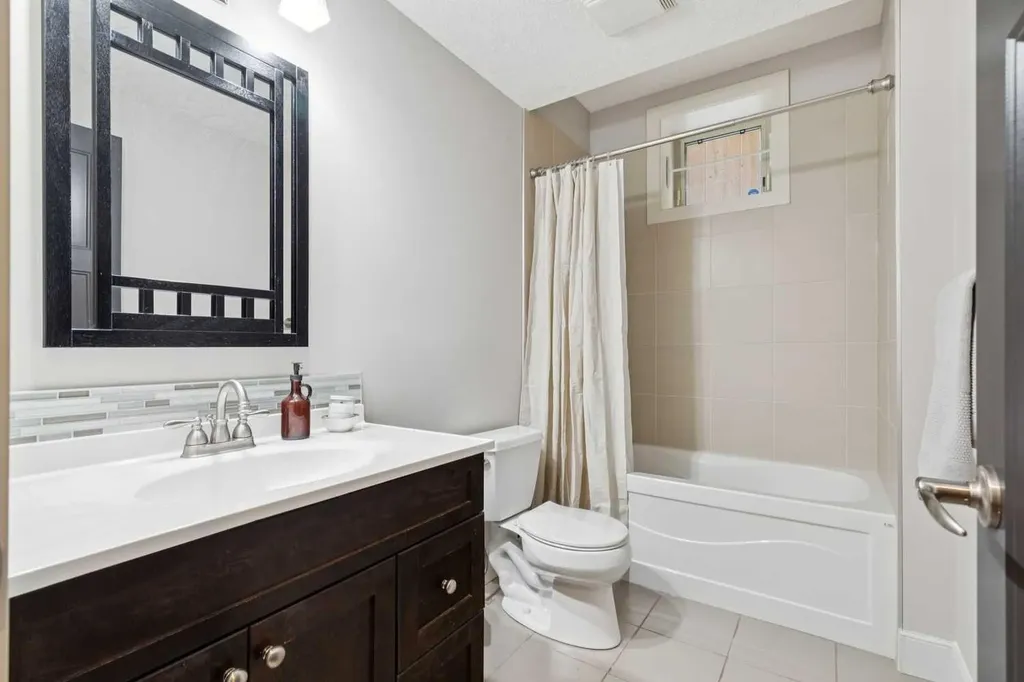 3039 27 Street SW Calgary AB T3E 2G6