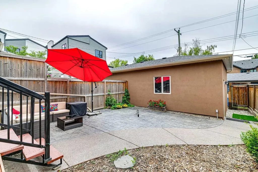 3039 27 Street SW Calgary AB T3E 2G6