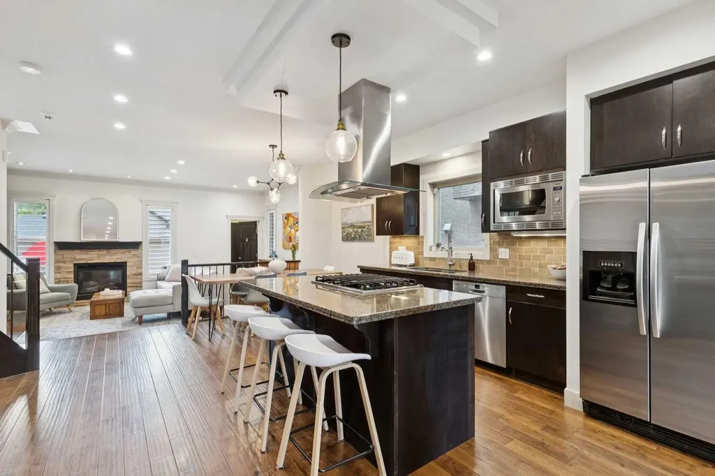 3039 27 Street SW Calgary AB T3E 2G6