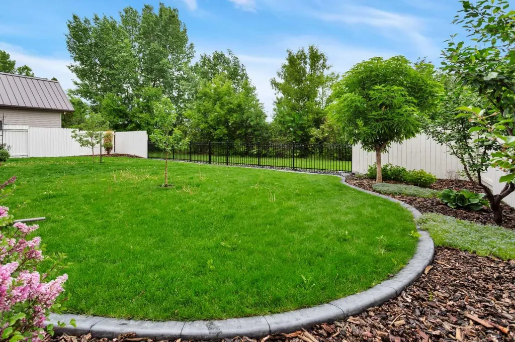 69 Mccullough Crescent Red Deer AB T4R 1S5