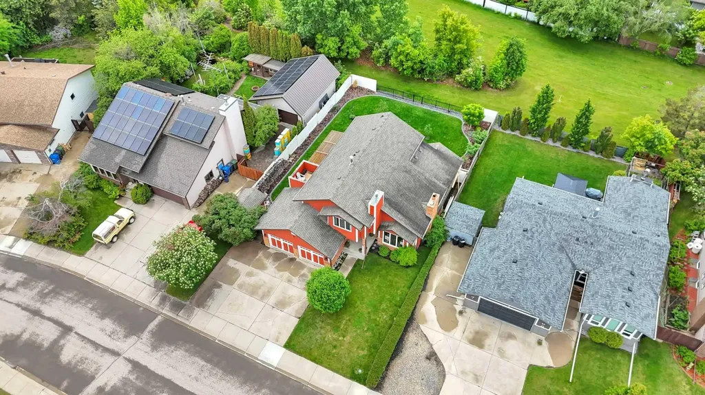 69 Mccullough Crescent Red Deer AB T4R 1S5