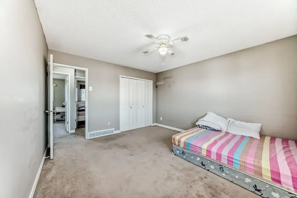 28 Rundlelawn Place NE Calgary AB T1Y3P5