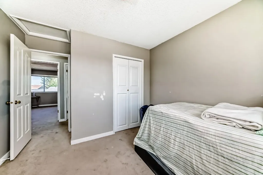 28 Rundlelawn Place NE Calgary AB T1Y3P5