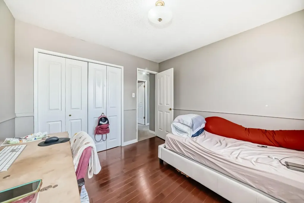 28 Rundlelawn Place NE Calgary AB T1Y3P5
