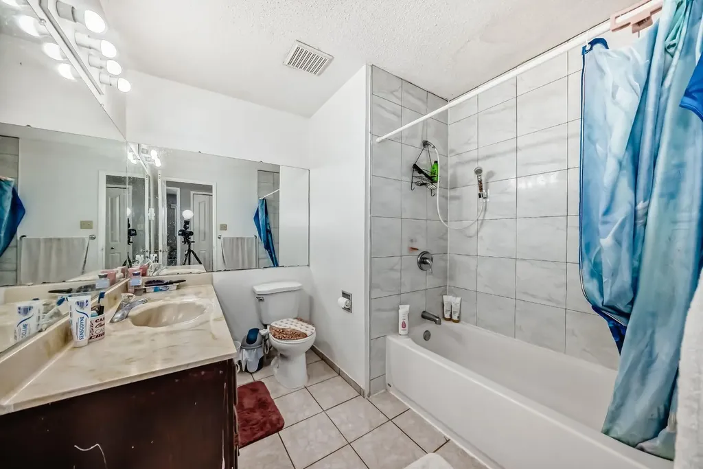 28 Rundlelawn Place NE Calgary AB T1Y3P5