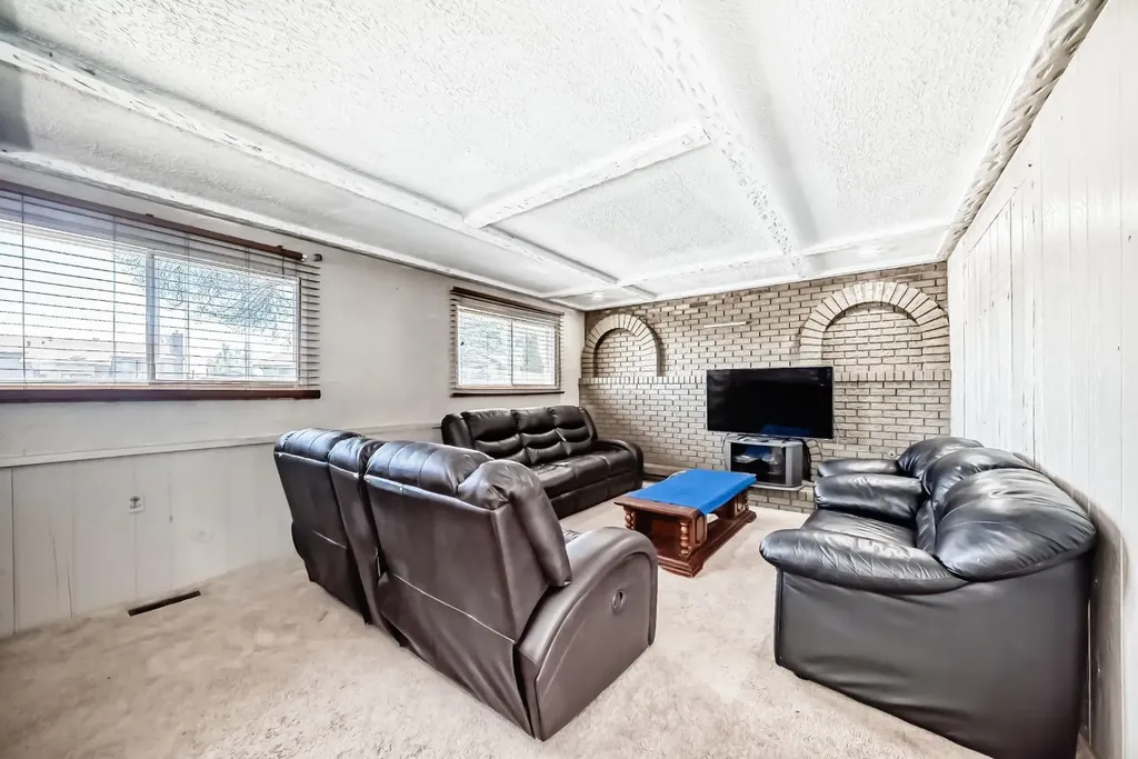 28 Rundlelawn Place NE Calgary AB T1Y3P5